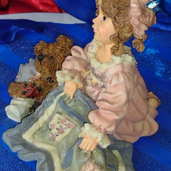 "Temptation's Child" from Boyd's Bears - Picture 5 of 7